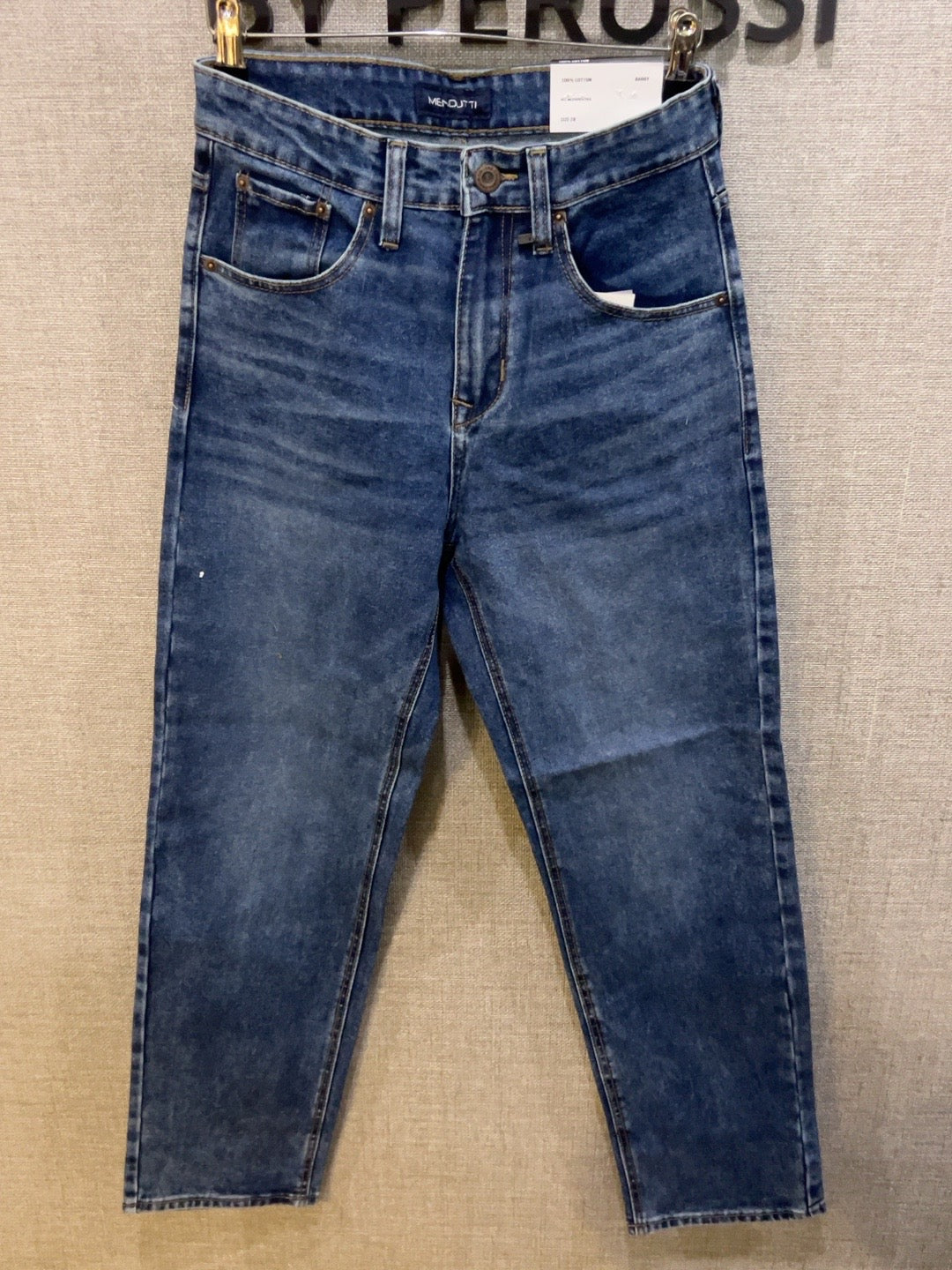 Jeans Baggy Fit azul medio deslavado, vista frontal y fotografía provisional R&H by Perussi