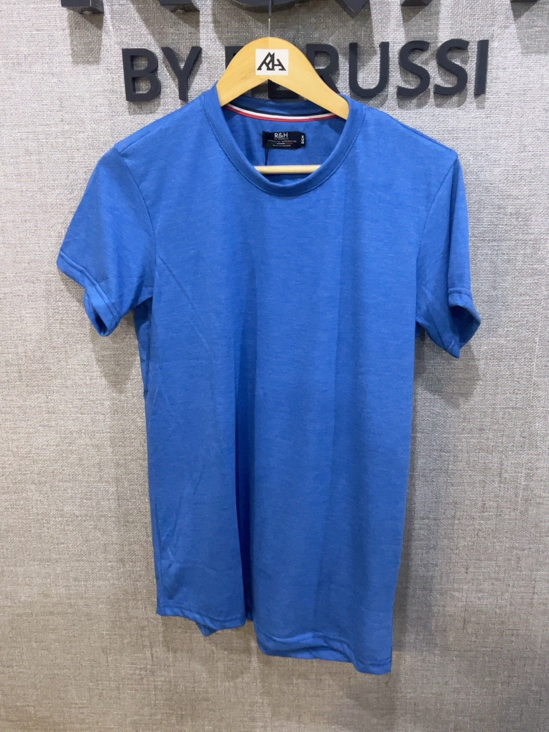Playera básica Slim Fit azul rey - foto provisional R&H by Perussi